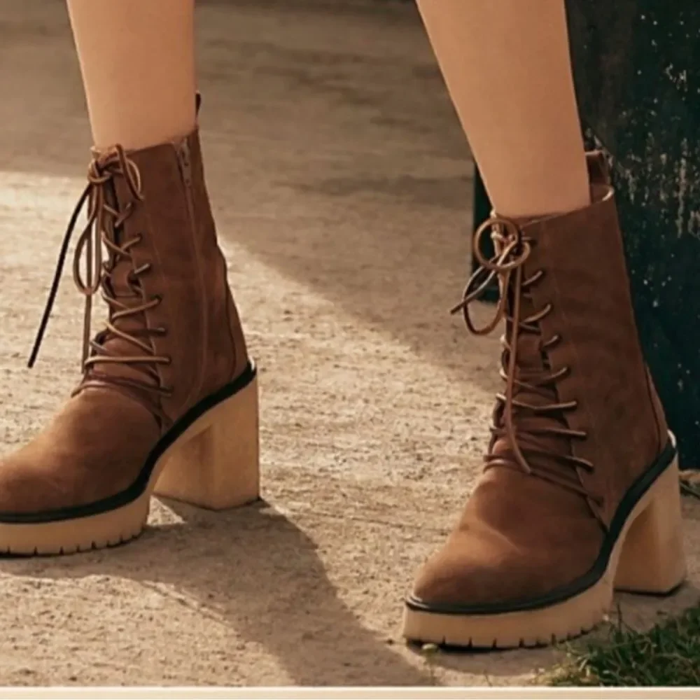Free people Dylan Lace up boots Chunky Heel Women Size 8